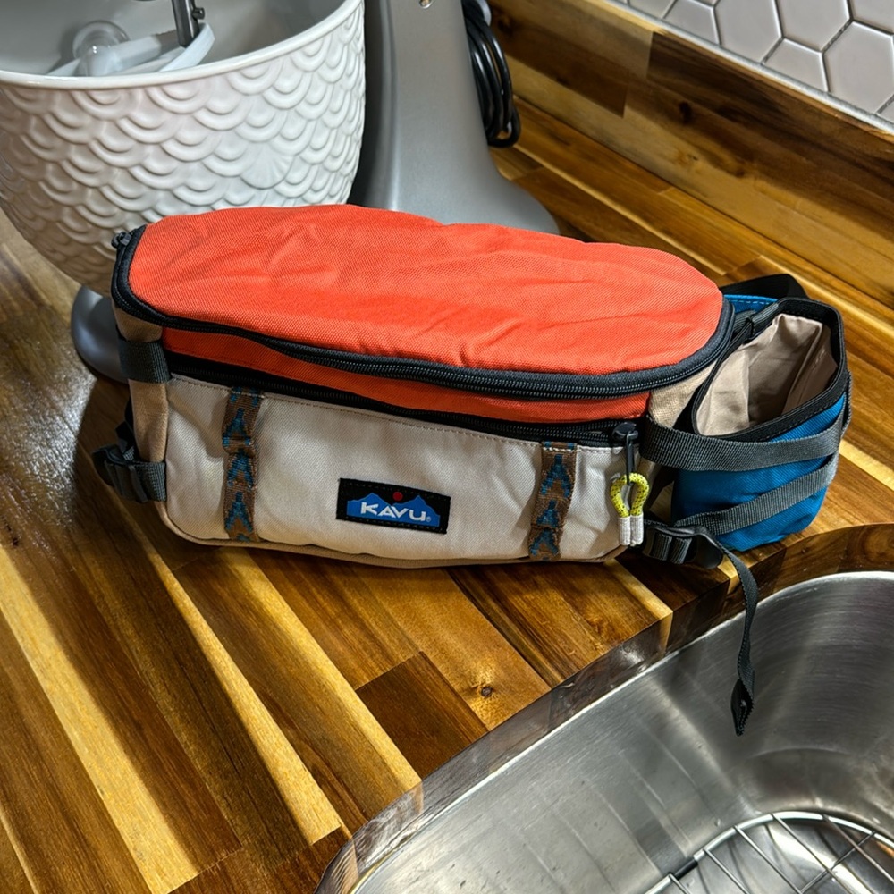 Kavu washtucna with water bottle holder